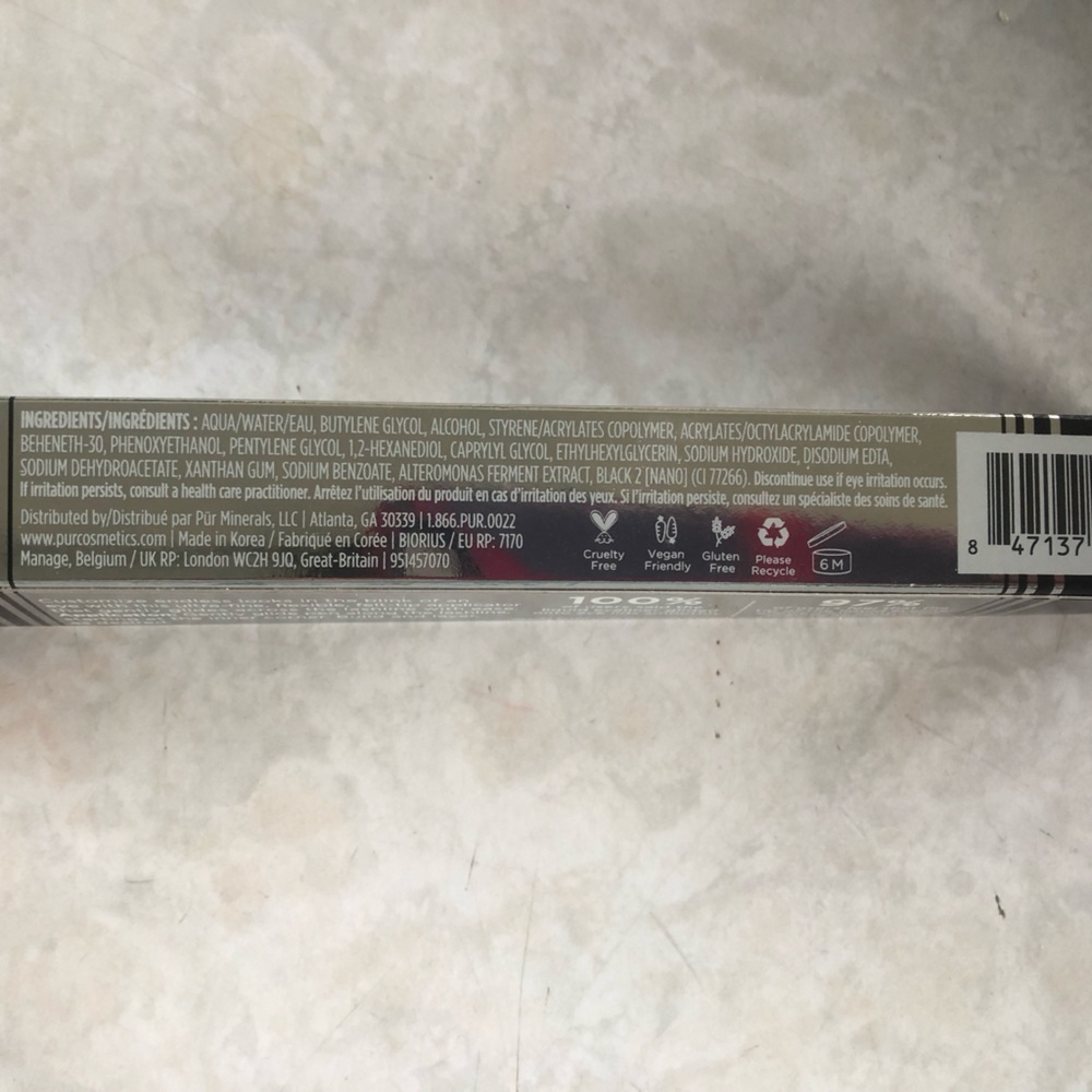 On point PUR waterproof liquid eyeliner pen. Bold black matte. - Picture 4 of 5